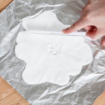 Preview: Pawprints Wandbild espresso