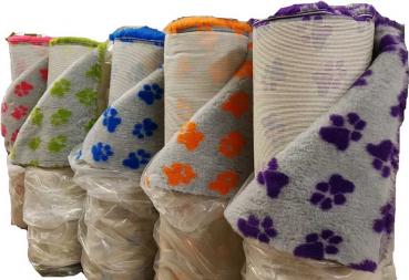 Preview: Hundedecke (Vet Bed)  100 x 75cm rosa mit Pfoten schwarz