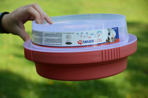 TILTY Bowl - der auslaufsichere Trinknapf für Hunde Gr. M